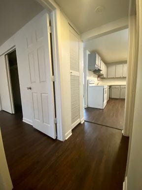 Building Photo - 2 Bedroom 1 Bath Near Firestone Available NOW!
