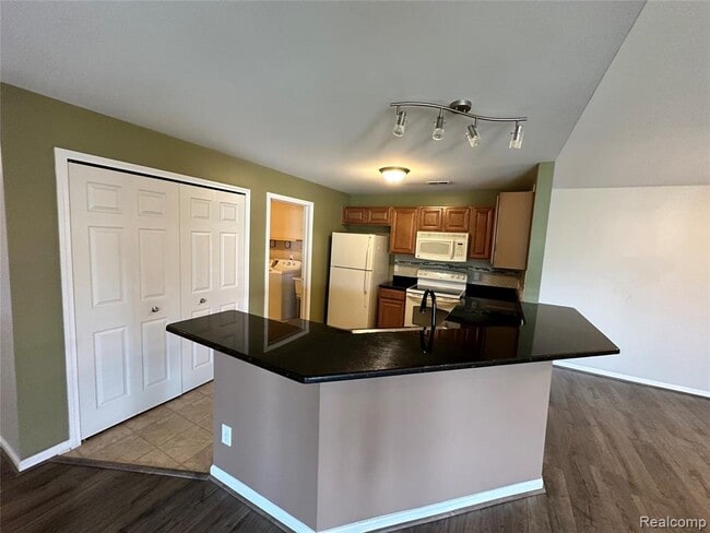 Building Photo - 16056 Morningside