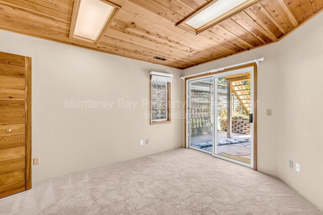 Building Photo - 1231 Funston Ave