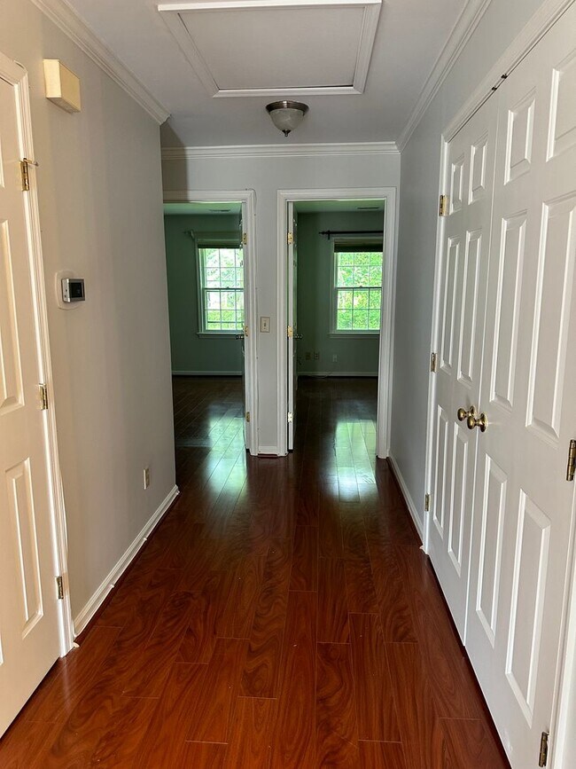 Building Photo - Condo available in the City of Williamsburg! Available July 2026!