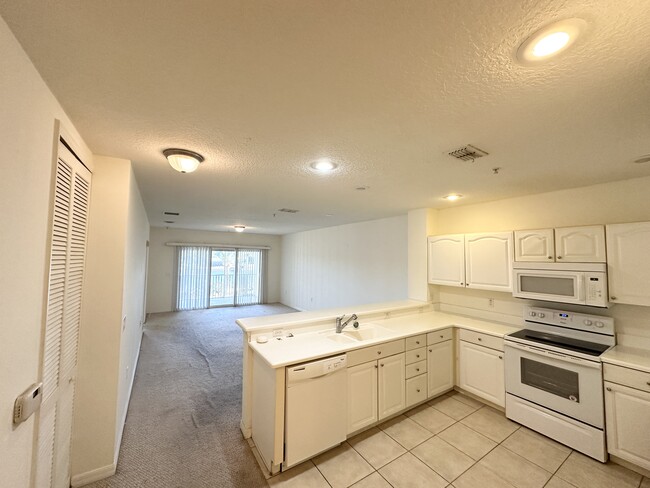 Building Photo - 900 Canopy Walk Ln