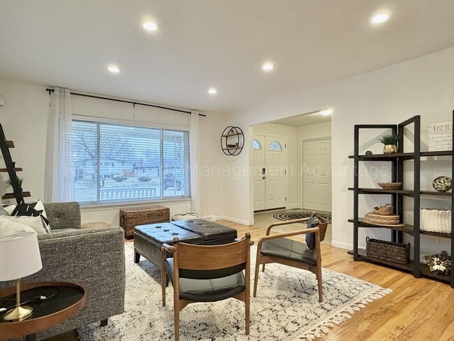 Building Photo - Spacious 4-Bedroom Minutes from Birmingham