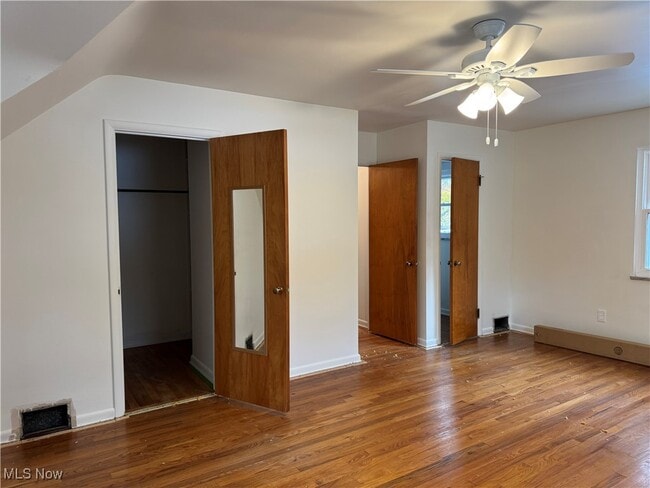 Building Photo - 8896 Spring Valley Dr