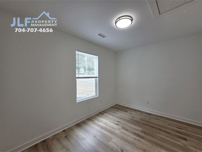 Building Photo - Brand New Construction 2 Bed/ 2 Bath Home in New London!