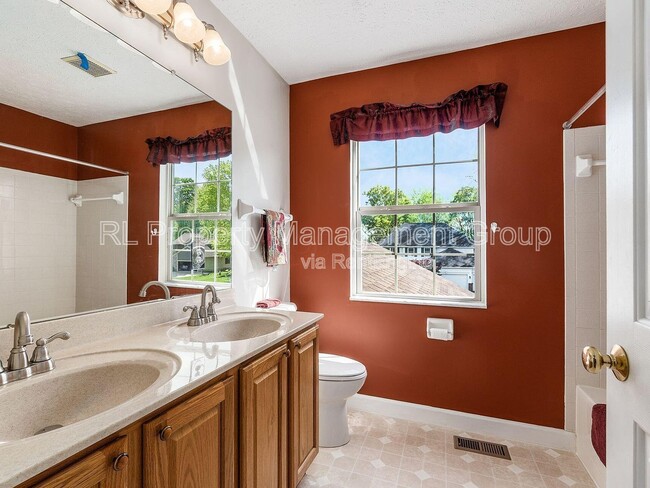Building Photo - 5551 Ainsley Dr