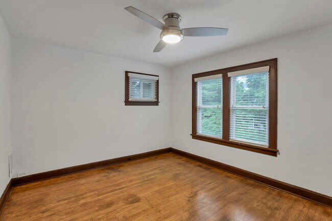 Building Photo - 1349 N 6th St