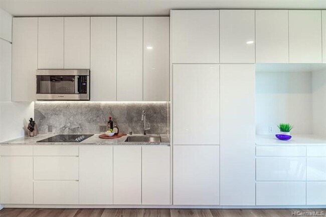 Building Photo - Luxury Studio. Furnished.  Kakaako.