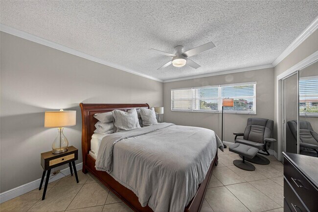 Building Photo - 3180 NE 48th Ct