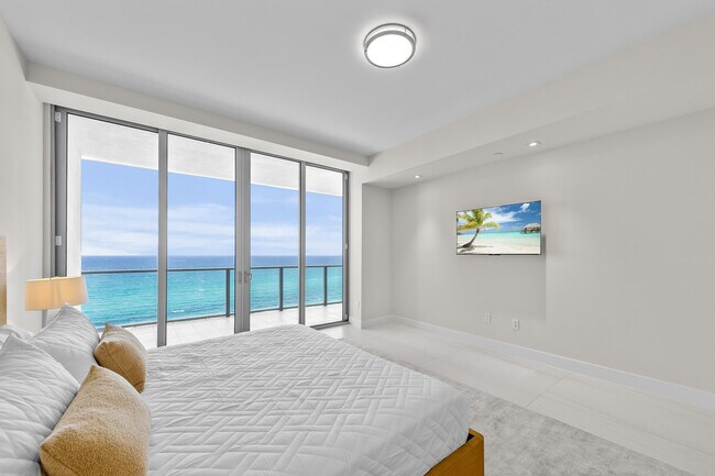 Building Photo - 3100 N Ocean Dr