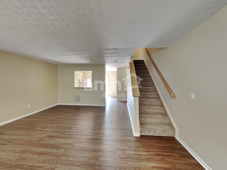 Building Photo - 2268 Maribeth Pl