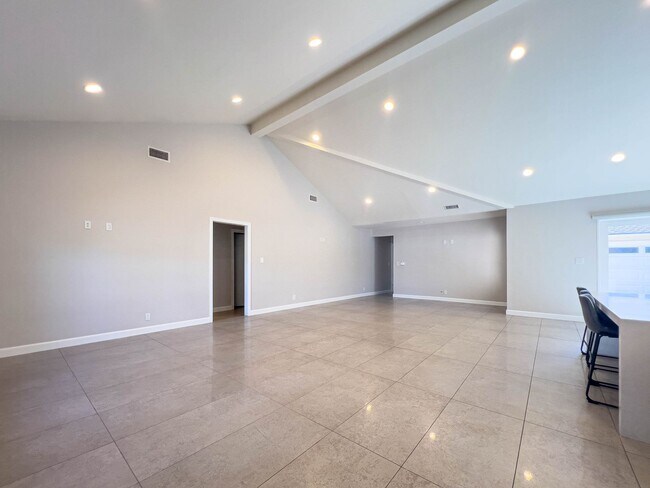 Building Photo - 15424 Camarillo St