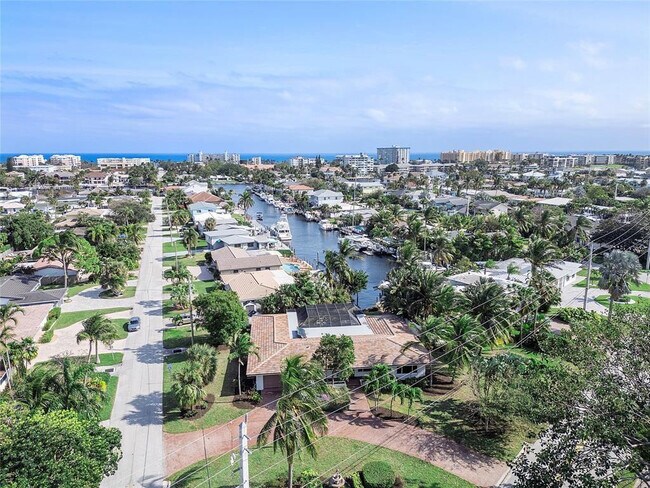 Building Photo - 556 SE 15th Ave