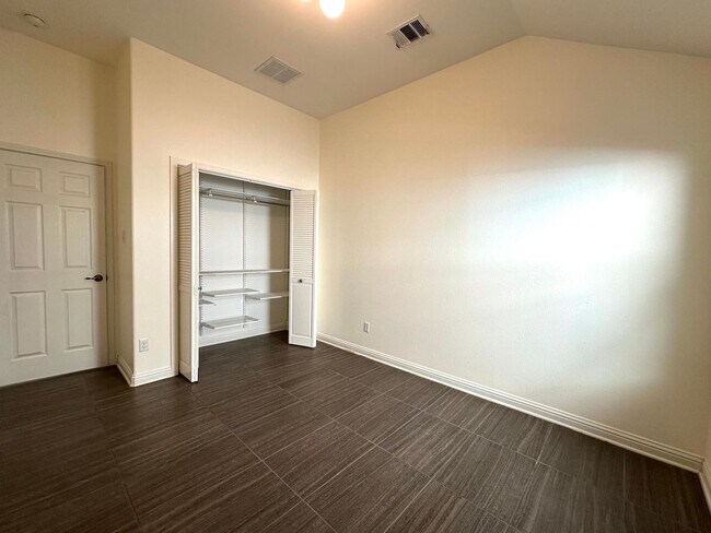 Building Photo - Single Story, 3 Bedroom, 2 Bathroom Home f...