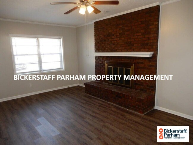 Building Photo - Brick Home Located Off Of Schatulga Rd! Wi...