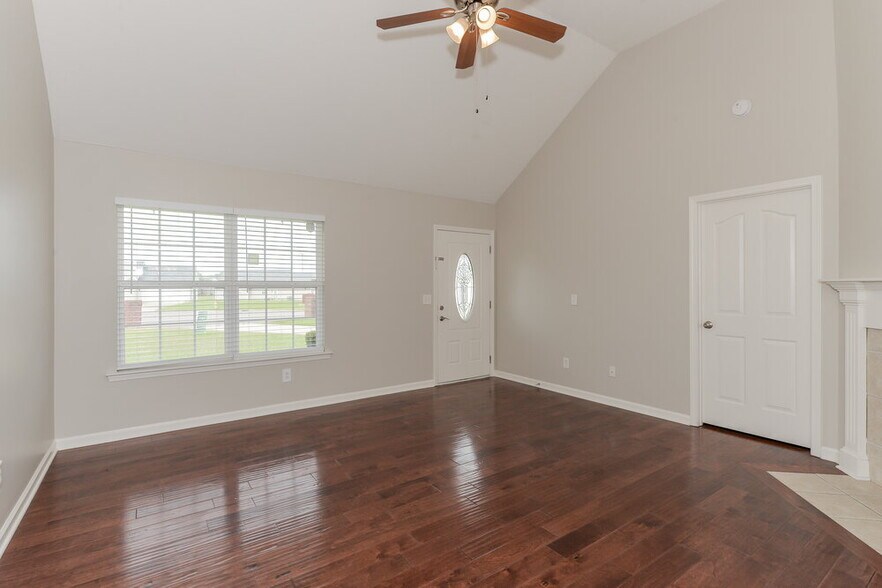 Building Photo - 3218 Barksdale Cir