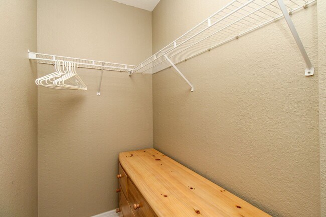 Building Photo - MARIPOSA ** SEASONAL (90 DAY MINIMUM STAY)...