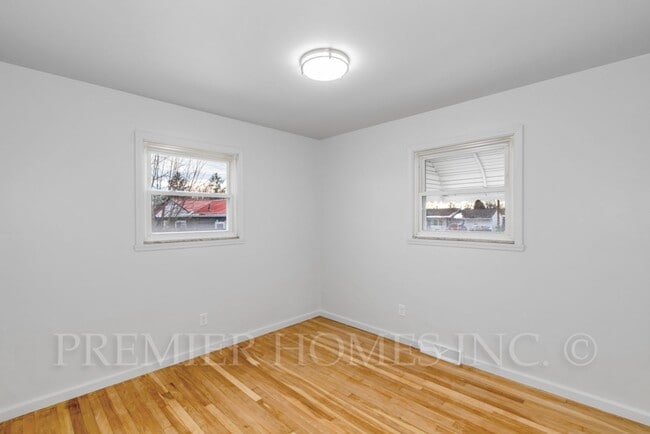 Building Photo - 3812 Root Ave NE