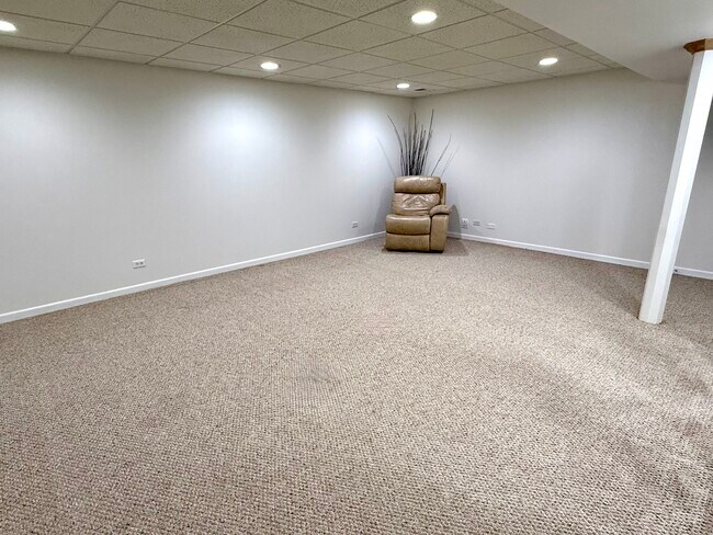 Building Photo - 362 Town Pl Cir