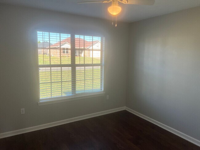 Building Photo - 3 Bed 2 Bath Home