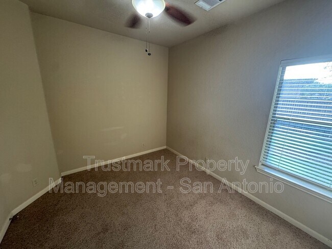 Building Photo - 450 Flippin Estates