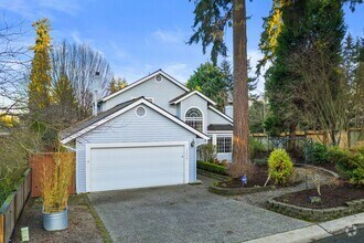 Building Photo - Beautiful 3 Bedroom Home in Bridle Trails