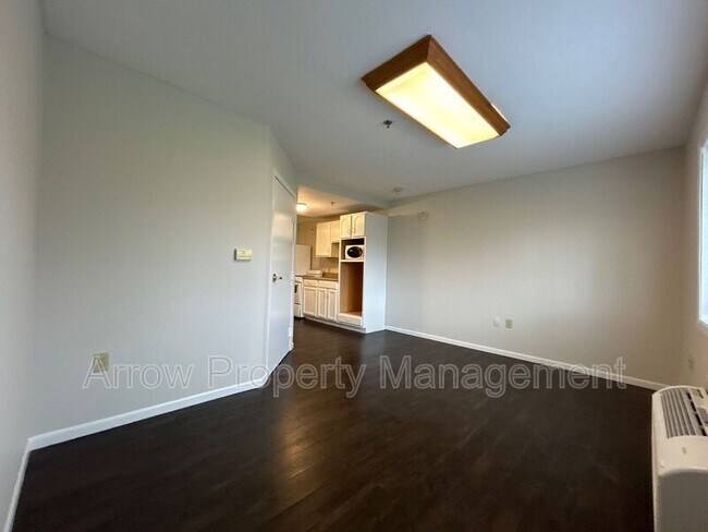 Building Photo - 180 Poppe Dr