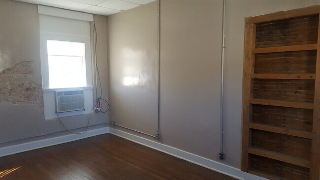 Building Photo - 303 1/2 S Osage