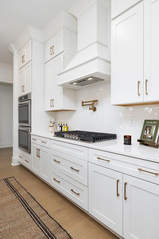 Building Photo - Now available in the highly desirable Lockwood Glen community in Franklin