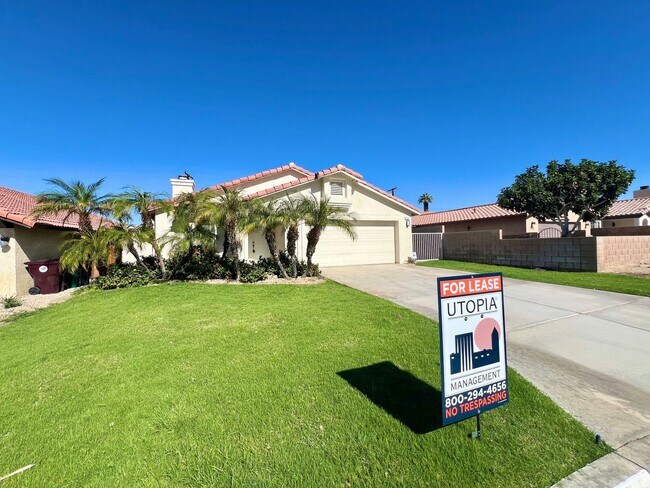 Building Photo - AVAILABLE NOW!!! 3 Bedroom 2 Bathroom Home in La Quinta