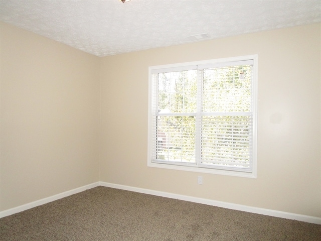 Building Photo - 700 Rosehill Ln