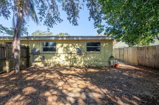 Building Photo - 617 Lyndhurst St