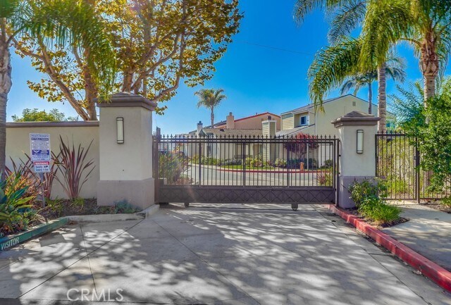 Building Photo - 7030 Seawind Dr