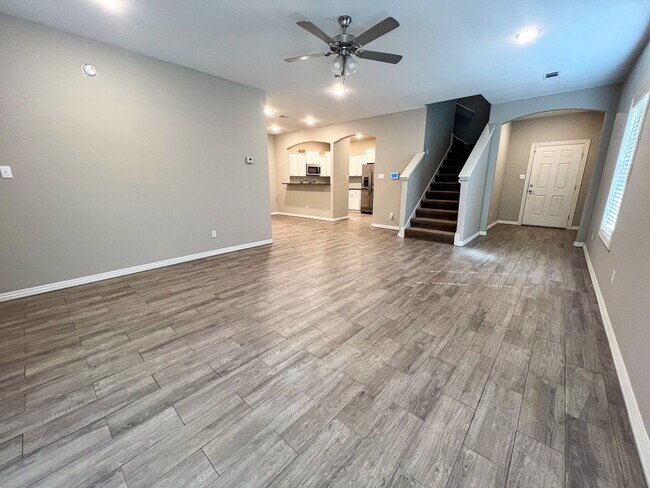 Building Photo - Spacious 3 Bedroom/2 Bathroom Chaffee Cros...