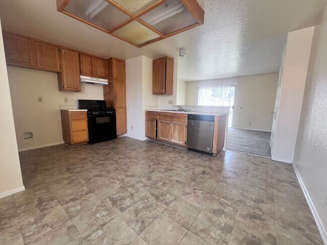 Building Photo - 3 Bedroom Condo in Mentone