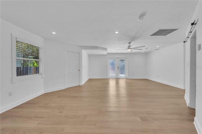 Building Photo - 314 W Frances Ave