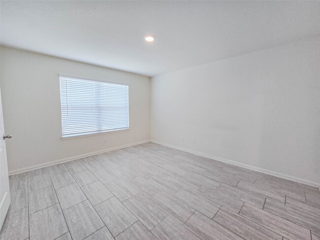 Building Photo - 332 Lone Mountain Dr