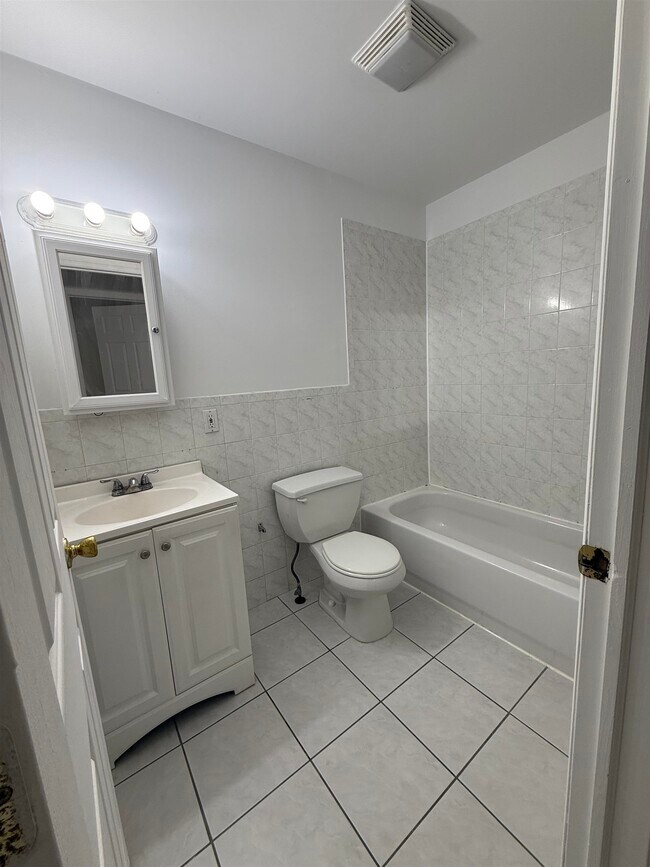 Building Photo - 36 Jewett Ave