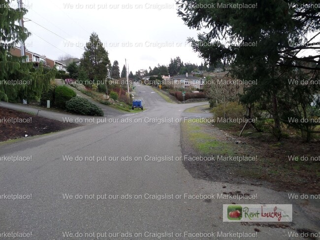 Building Photo - INCREDIBLE VIEWS!! Large 2-Bedroom + Den Duplex with 3-Car Garage in Fantastic Federal Way Neighb...