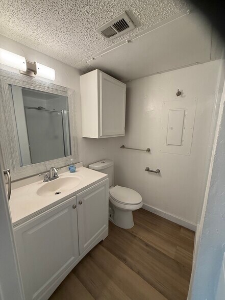 Building Photo - 2301 Basil Dr