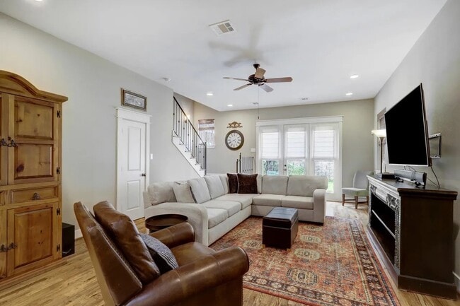 Building Photo - 4410 Dickson St