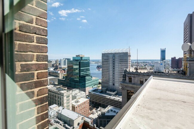 Building Photo - 10 Light St