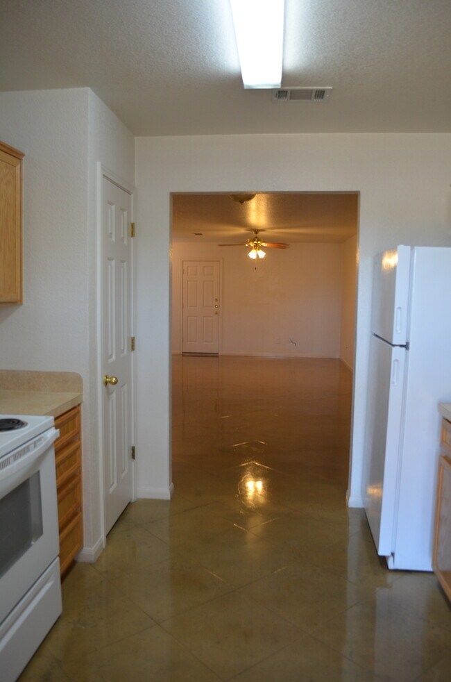 Building Photo - 928 Rosewood Dr