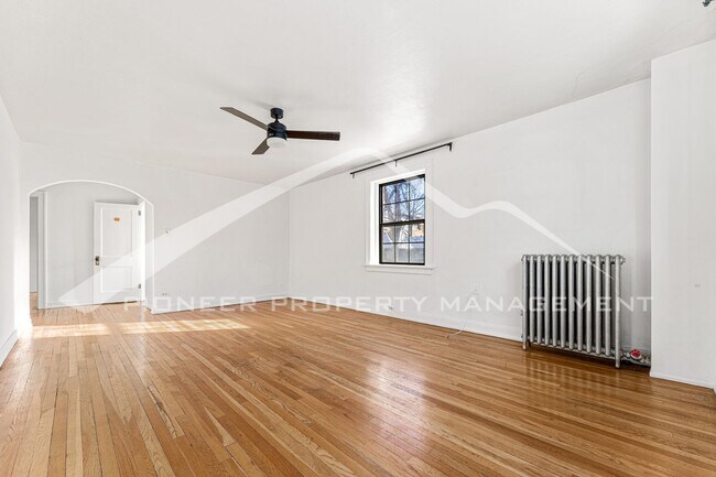 Building Photo - Spacious Condo with Office!