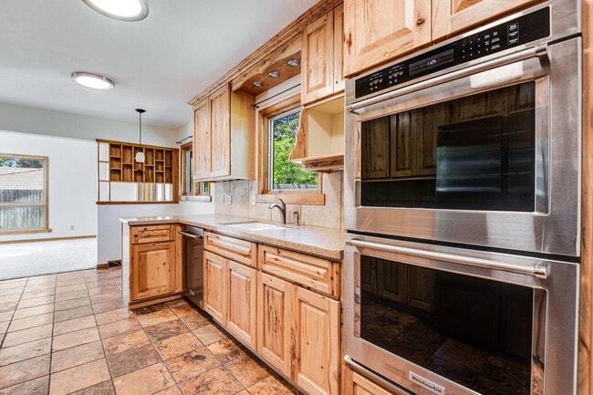 Building Photo - 5240 Sun Dial Pl