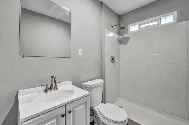 Building Photo - 4093 E 64th St