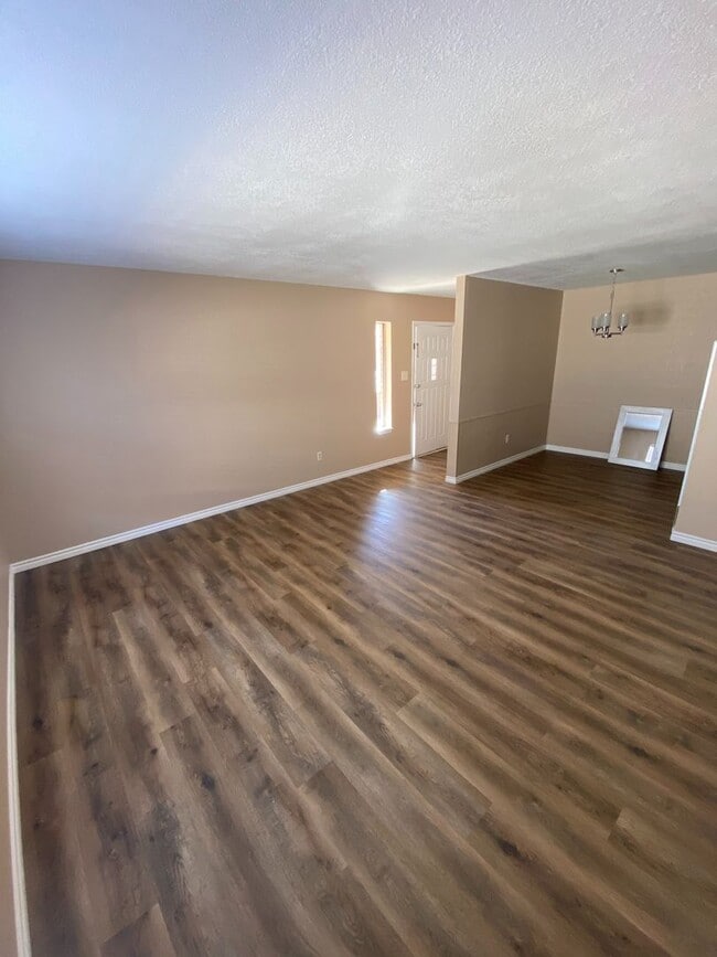 Building Photo - 566 Scotland Ct