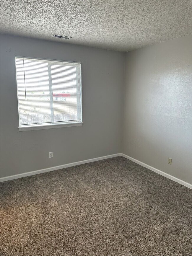 Building Photo - 1785 Zebulon Dr
