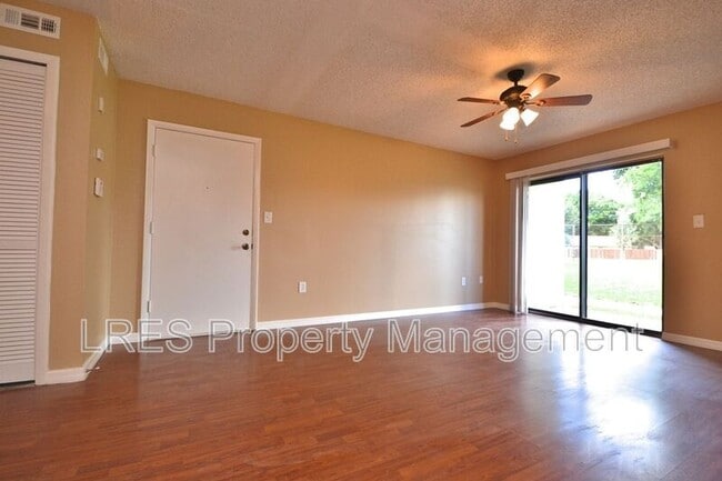 Building Photo - 300 Cherokee Ct