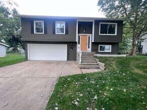 Building Photo - 3003 Winesap Dr NE