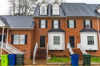 Building Photo - 2 Bedroom + Loft Townhome in Prime Raleigh...